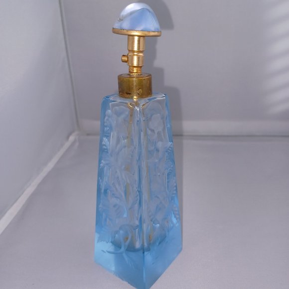 Antique Blue Floral Etched Perfume Spritzer Bottle - Pyramid-like -cat-eye - Picture 2 of 13